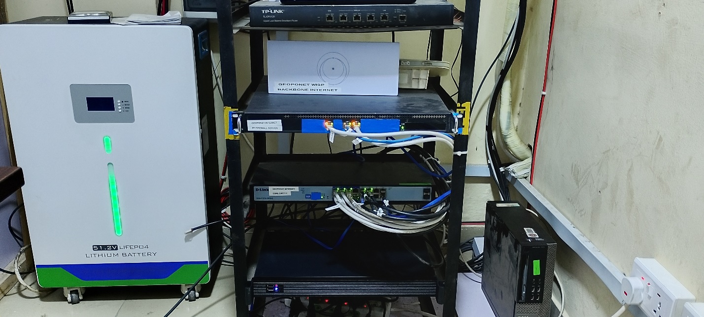 Geoponet network rack with solar lithium battery backup